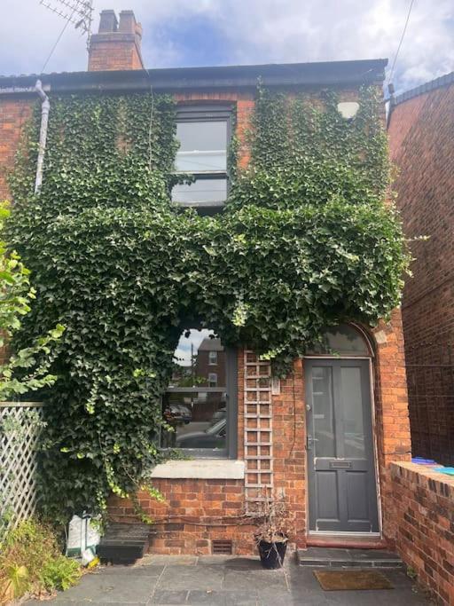3-Bedroom Home With Free Parking In Chorlton Manchester Esterno foto