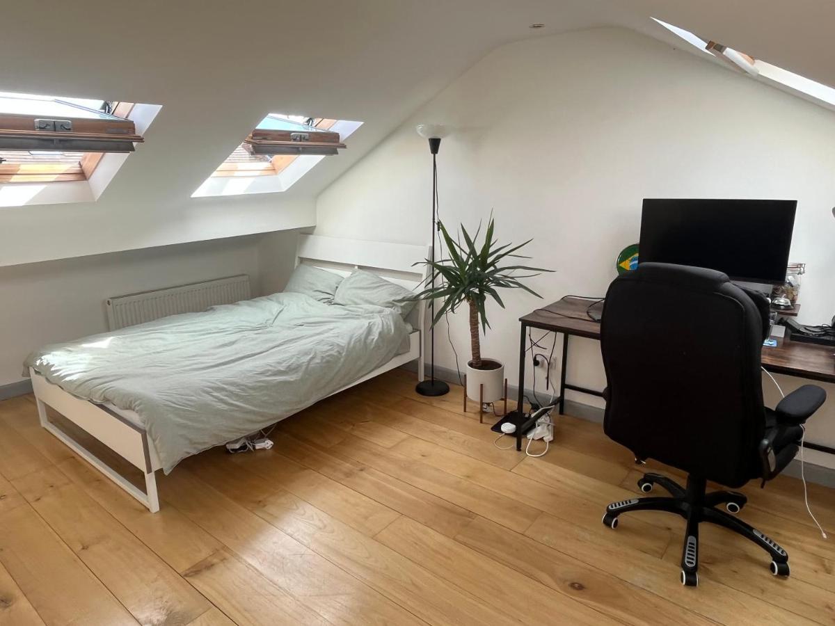 3-Bedroom Home With Free Parking In Chorlton Manchester Esterno foto